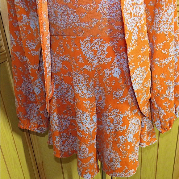 Rust W/ Blue Floral Print Long Sleeve Romper NWOT - Picture 9 of 12